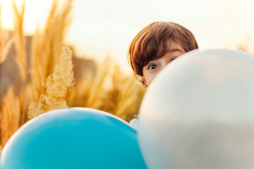 Picture of child hidden by balloons