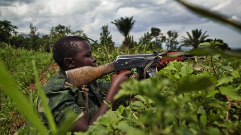 Une combattante dans un groupe rebelle, 2013, région du Nord-Kivu, République démocratique du Congo ©Francesca Tosarelli / Matchbox Media Collective, CC BY-NC-SA 2.0 
